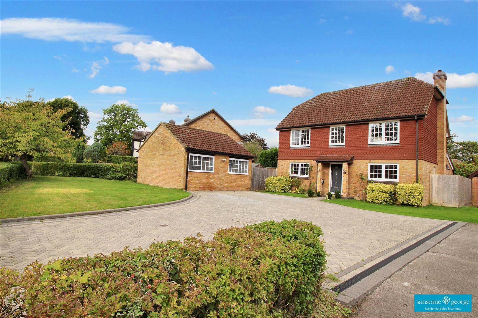 4 bed property in Farmiloe Close, Reading